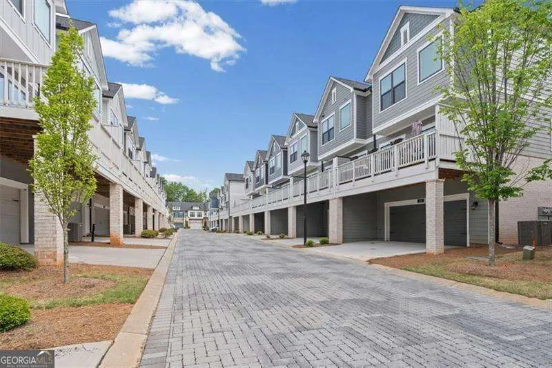 285 Walker AVE Roswell, GA 30076