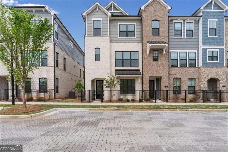 285 Walker AVE Roswell, GA 30076