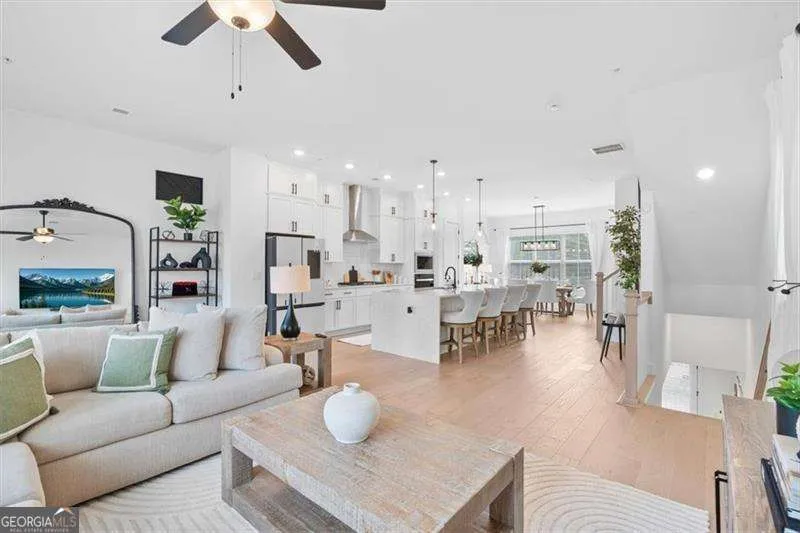 285 Walker AVE Roswell, GA 30076