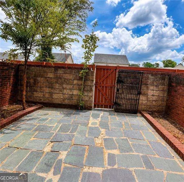3254 Strawberry LN Decatur, GA 30034