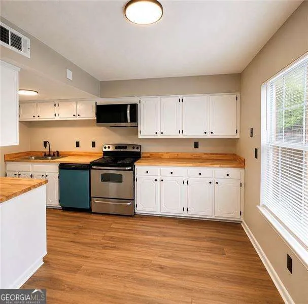 3254 Strawberry LN Decatur, GA 30034
