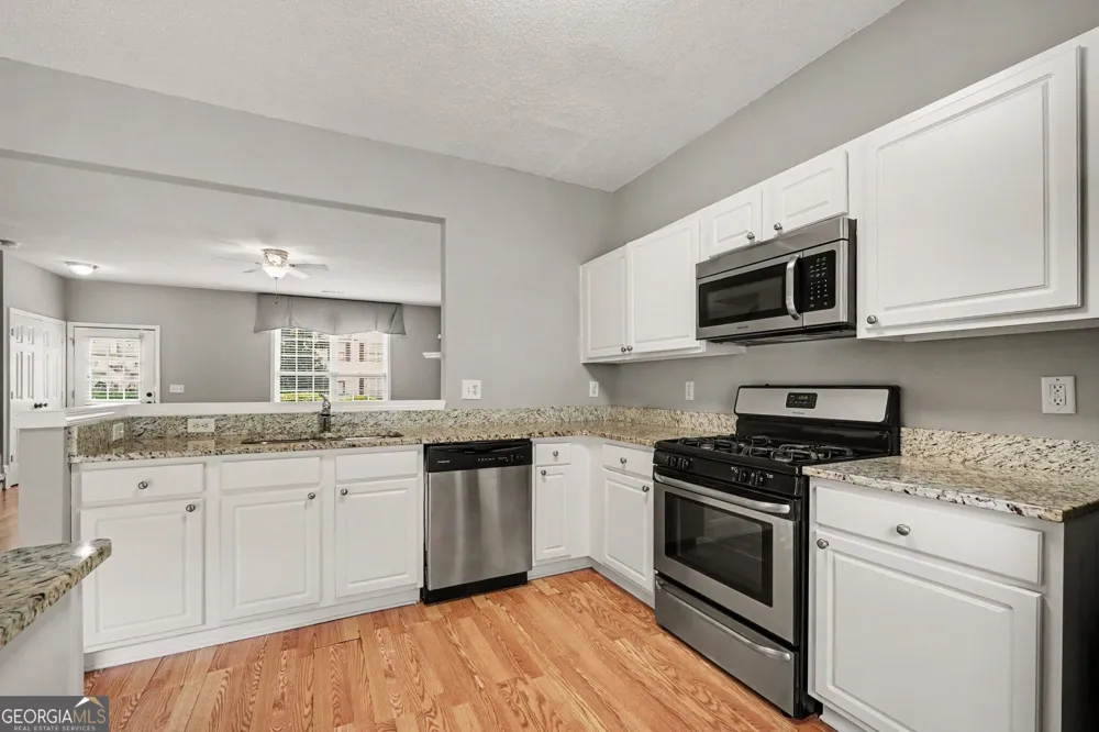 1732 Stanwood DR NW Kennesaw, GA 30152