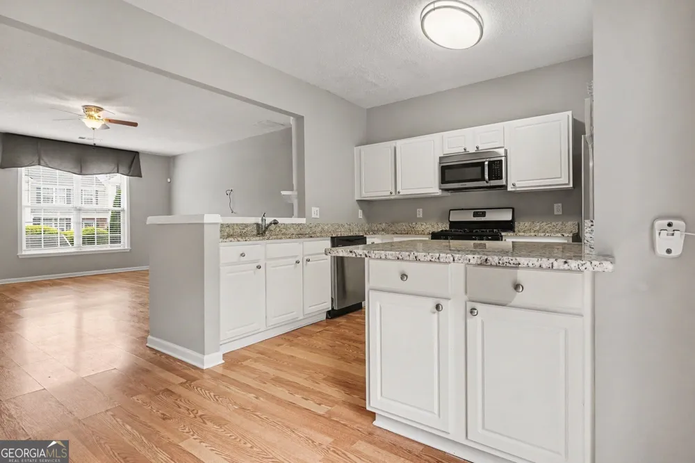 1732 Stanwood DR NW Kennesaw, GA 30152