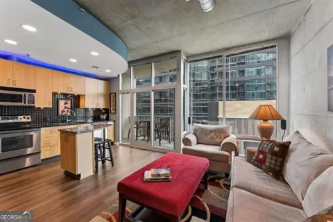923 Peachtree ST NE