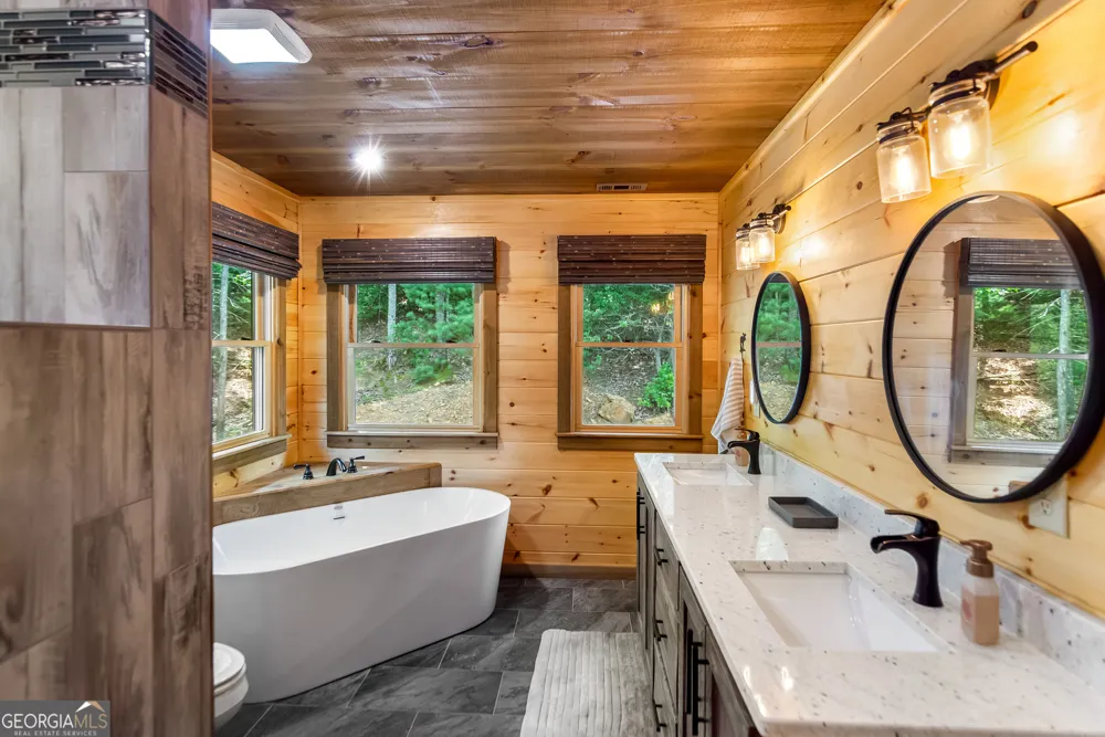 236 Hooch Holler LN Morganton, GA 30560