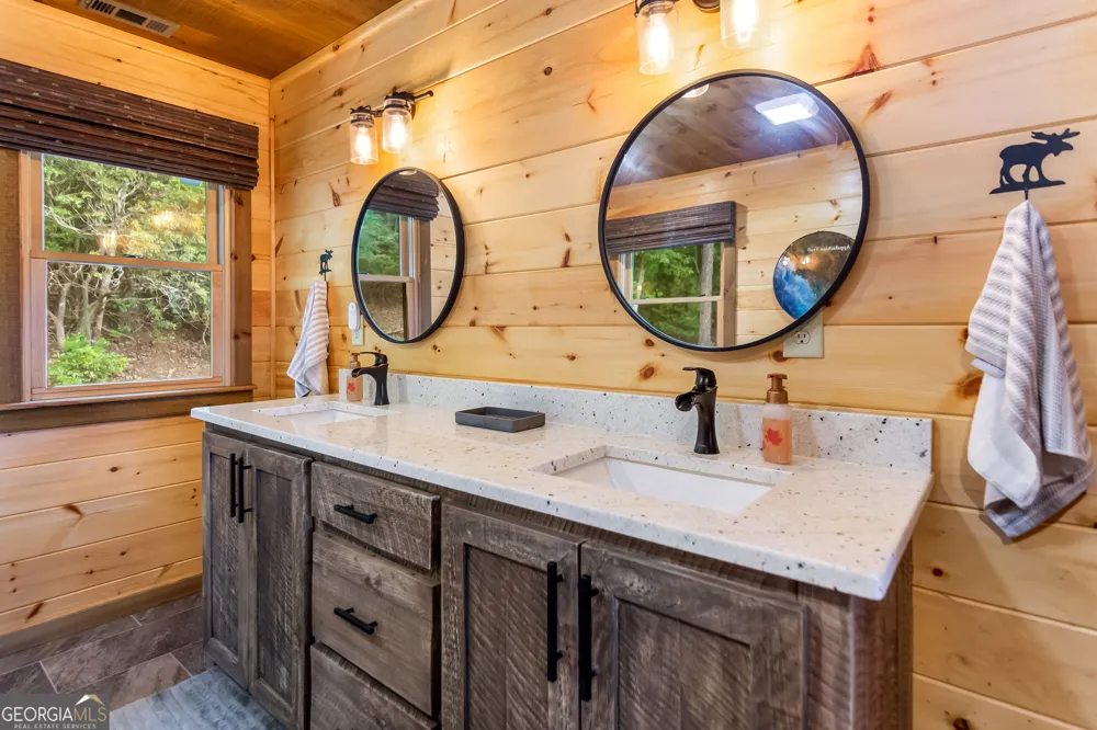 236 Hooch Holler LN Morganton, GA 30560