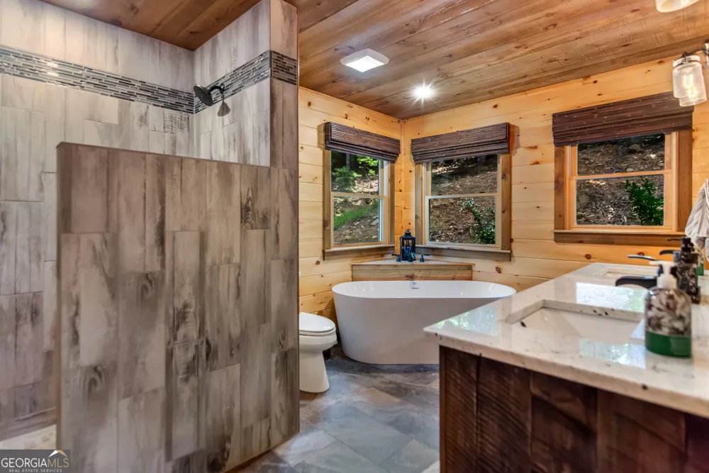 236 Hooch Holler LN Morganton, GA 30560