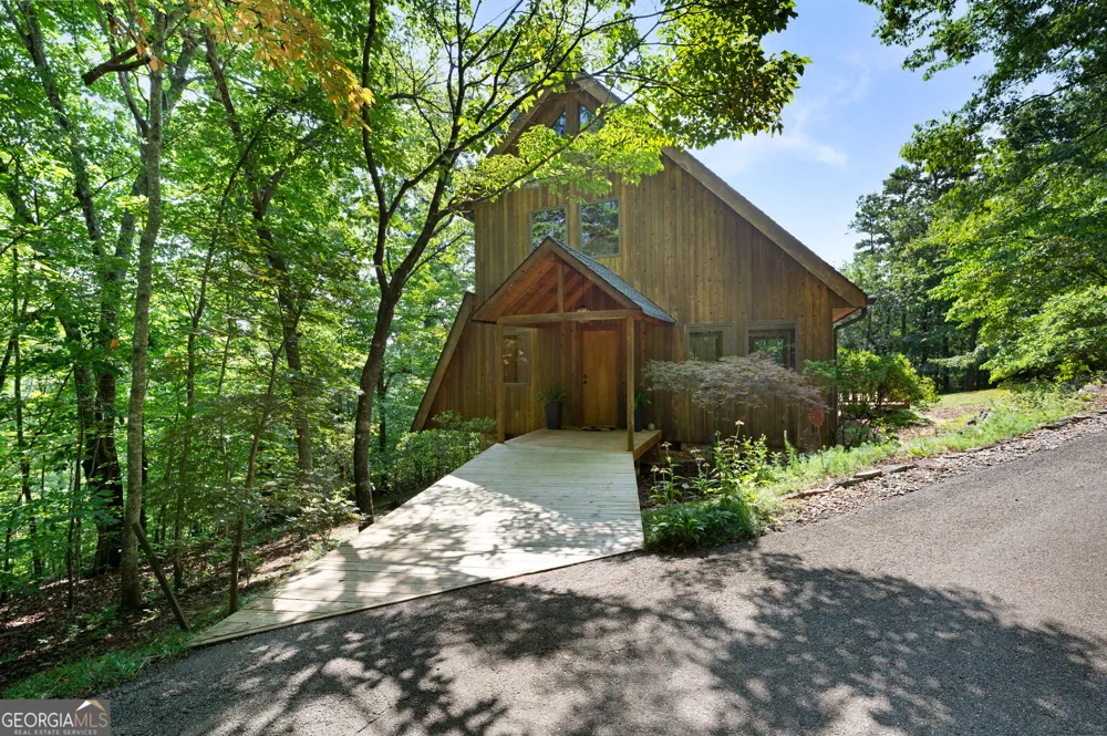 464 Poole RD Ball Ground, GA 30107