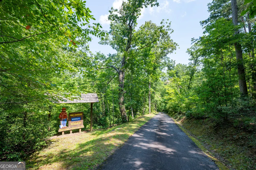 464 Poole RD Ball Ground, GA 30107