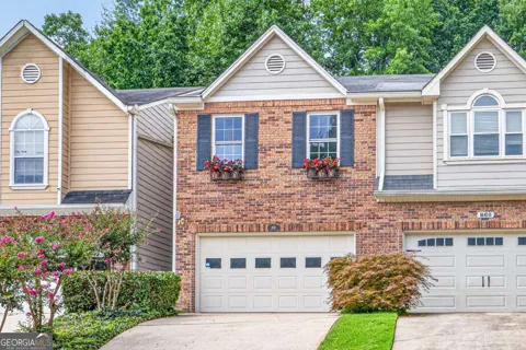 868 Edgewater CIR
