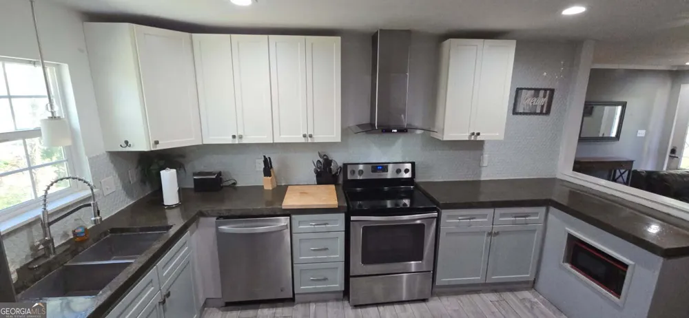 1901 E Farris AVE East Point, GA 30344
