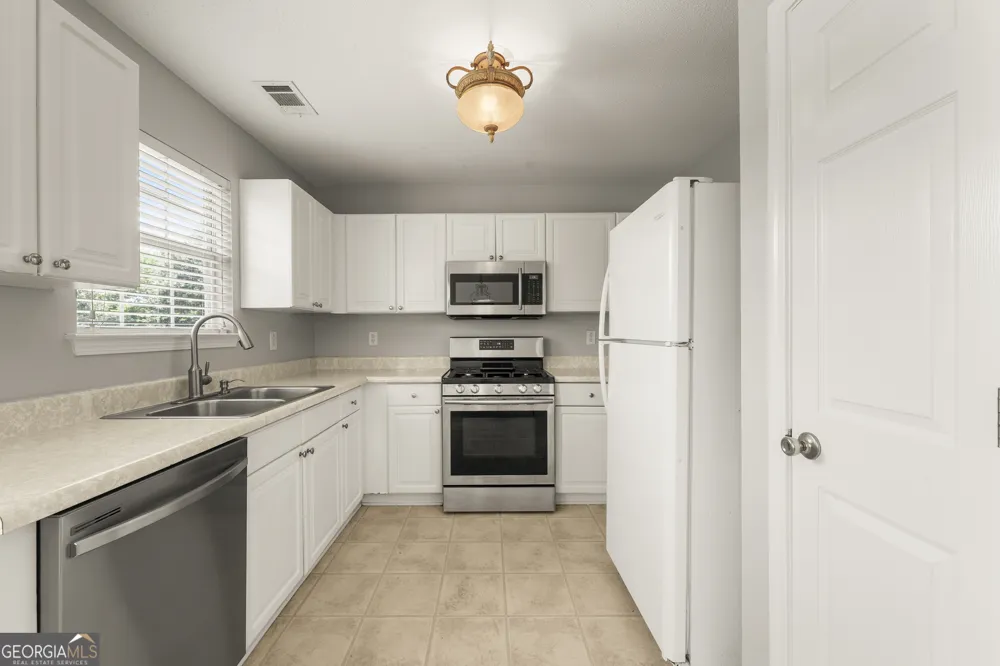 27 Waters Edge WAY Fayetteville, GA 30215