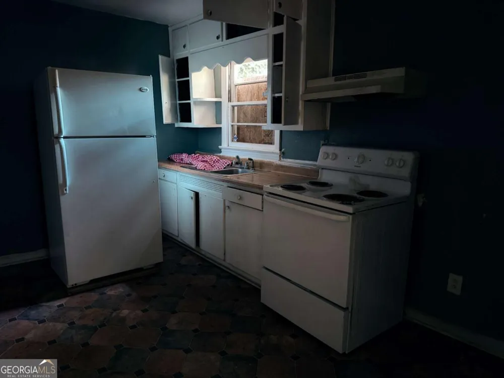2772 Palm DR East Point, GA 30344