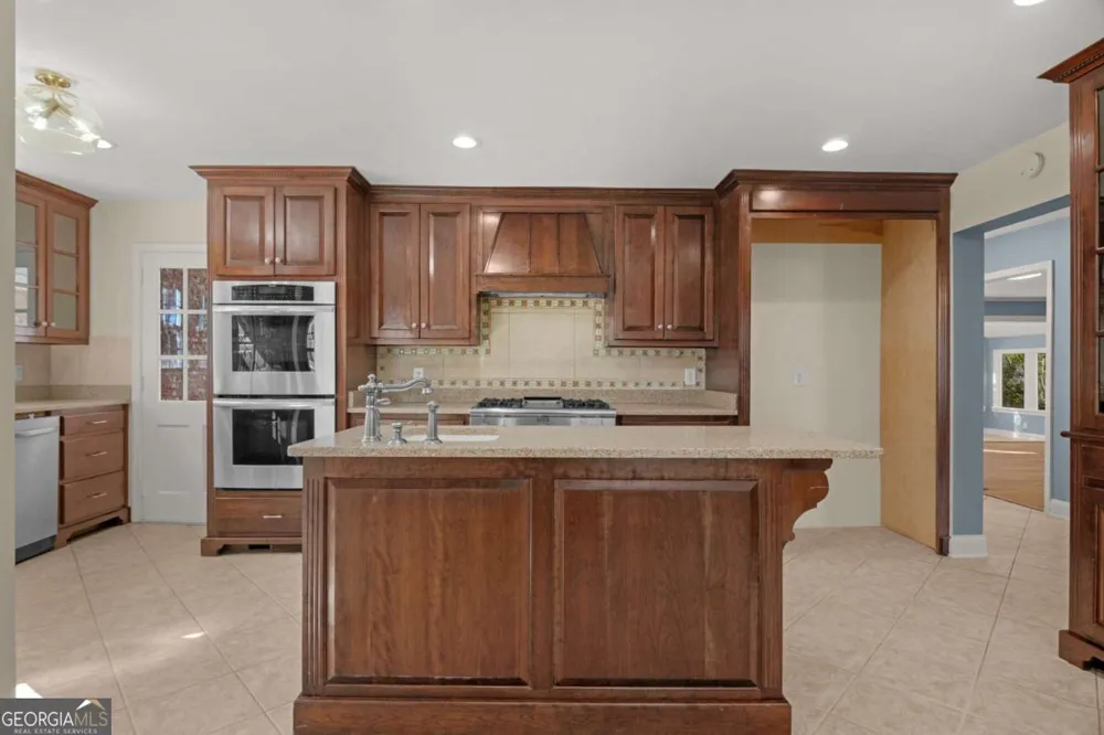 1808 Seminole TRL Waycross, GA 31501
