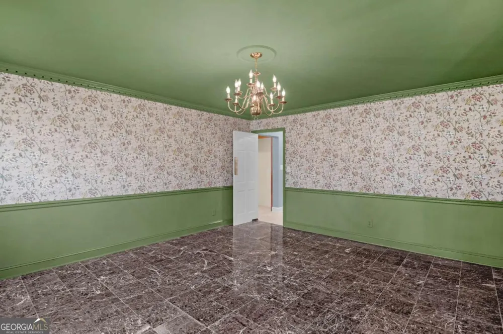 1808 Seminole TRL Waycross, GA 31501