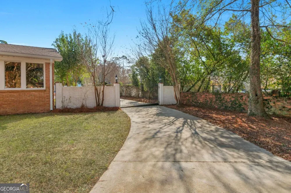 1808 Seminole TRL Waycross, GA 31501