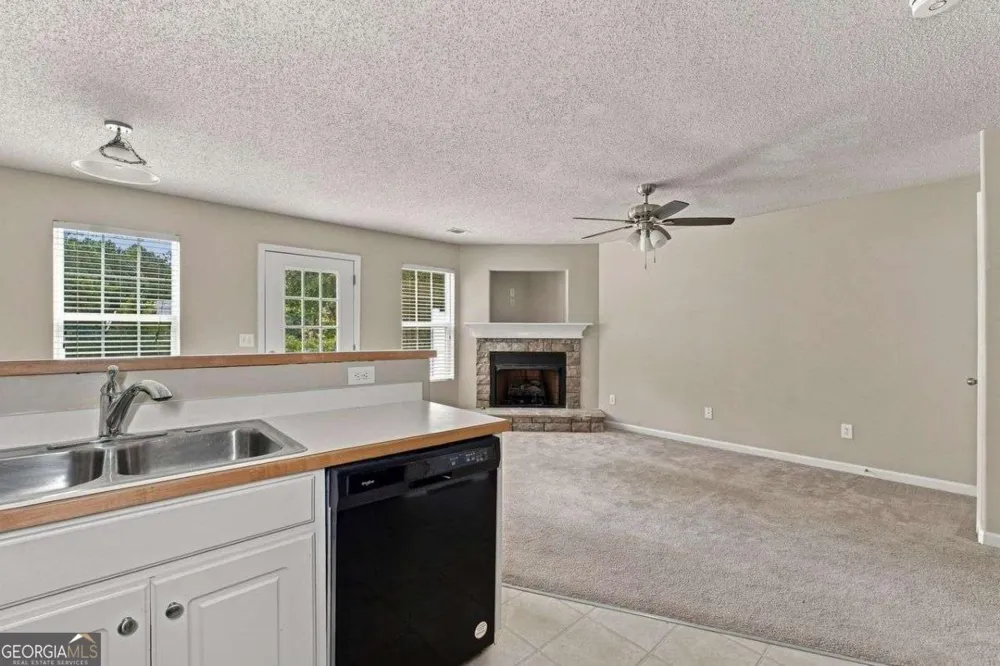 1428 Box CIR Winder, GA 30680