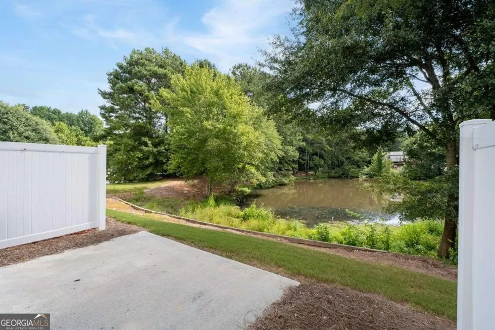 1428 Box CIR Winder, GA 30680