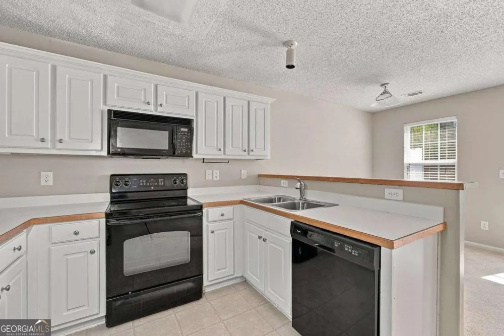 1428 Box CIR Winder, GA 30680