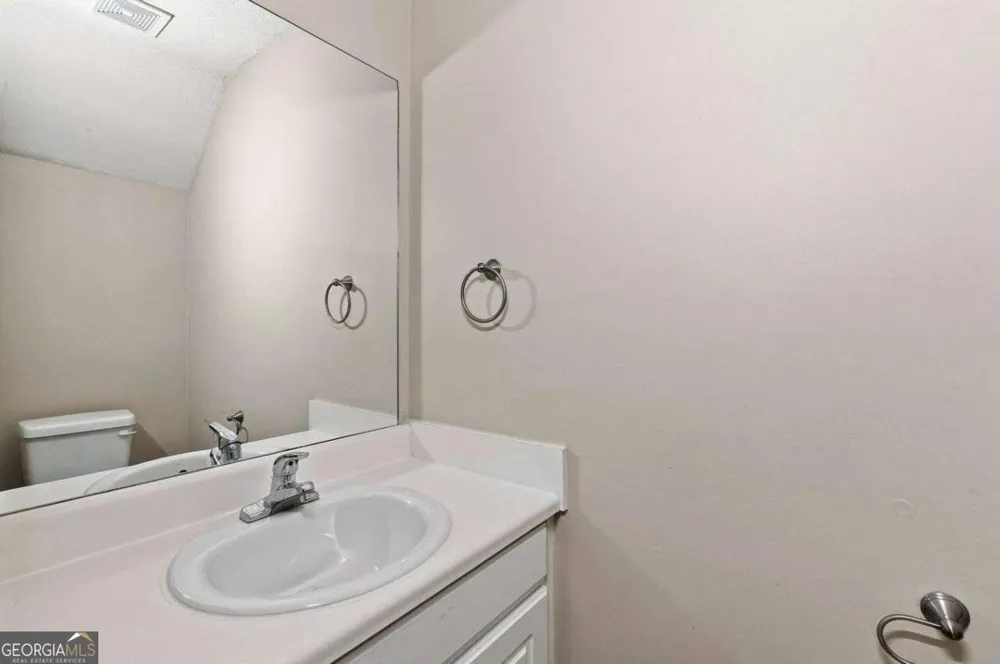 1428 Box CIR Winder, GA 30680