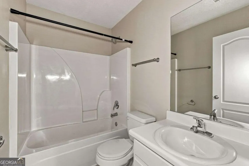 1428 Box CIR Winder, GA 30680