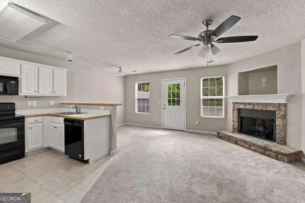1428 Box CIR Winder, GA 30680