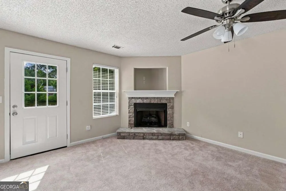 1428 Box CIR Winder, GA 30680