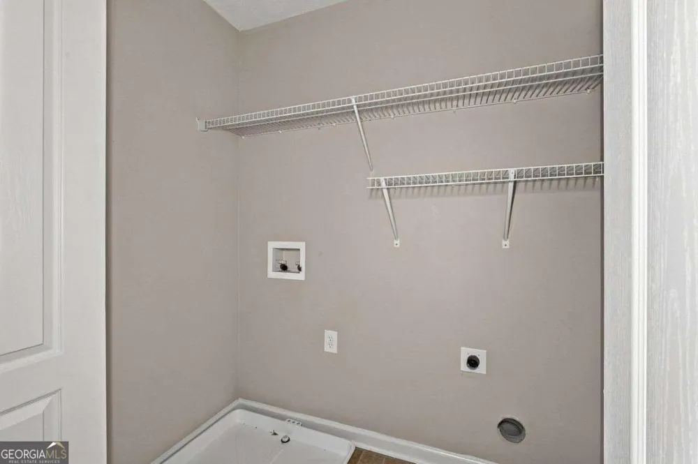 1428 Box CIR Winder, GA 30680
