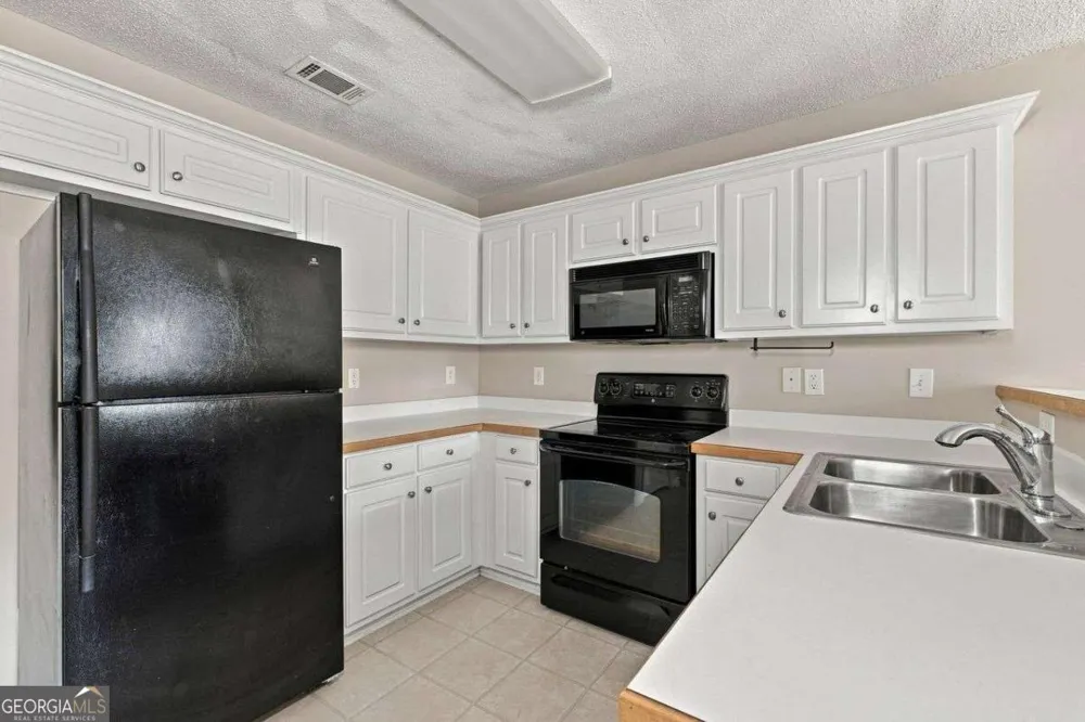 1428 Box CIR Winder, GA 30680