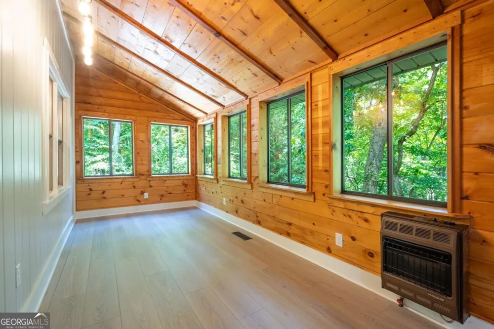 225 Cherokee CIR Ellijay, GA 30536