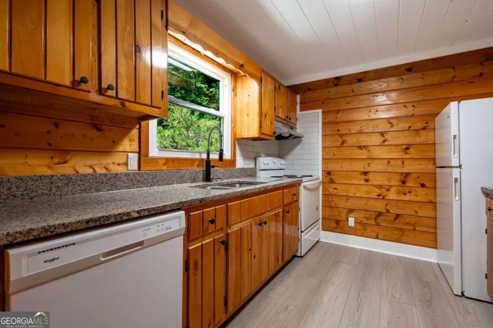 225 Cherokee CIR Ellijay, GA 30536