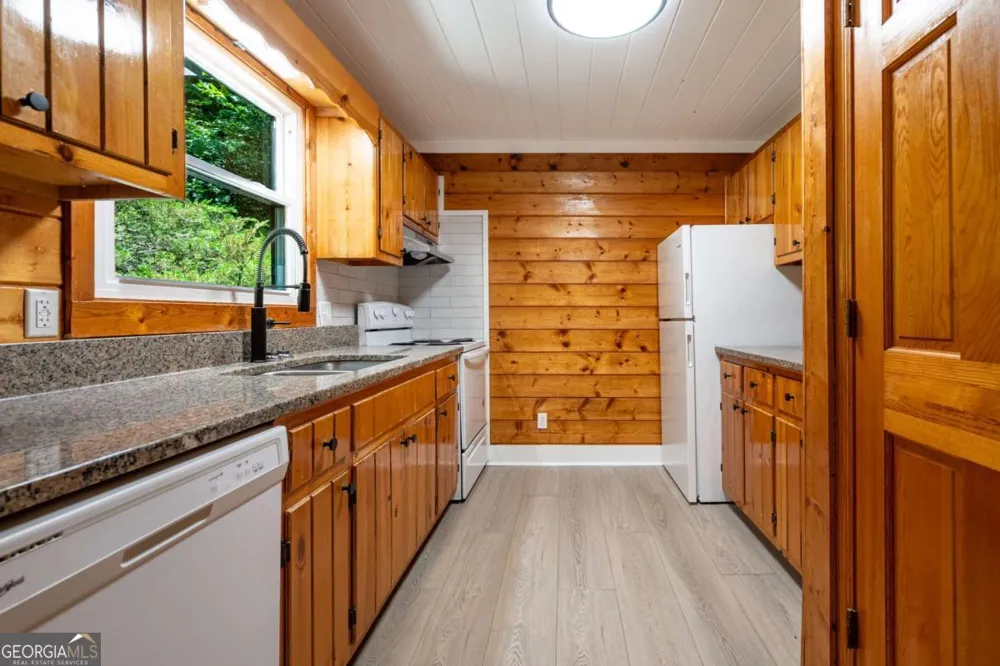 225 Cherokee CIR Ellijay, GA 30536