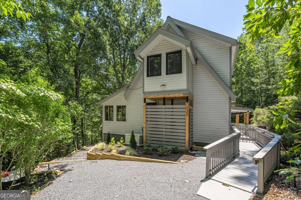 225 Cherokee CIR Ellijay, GA 30536