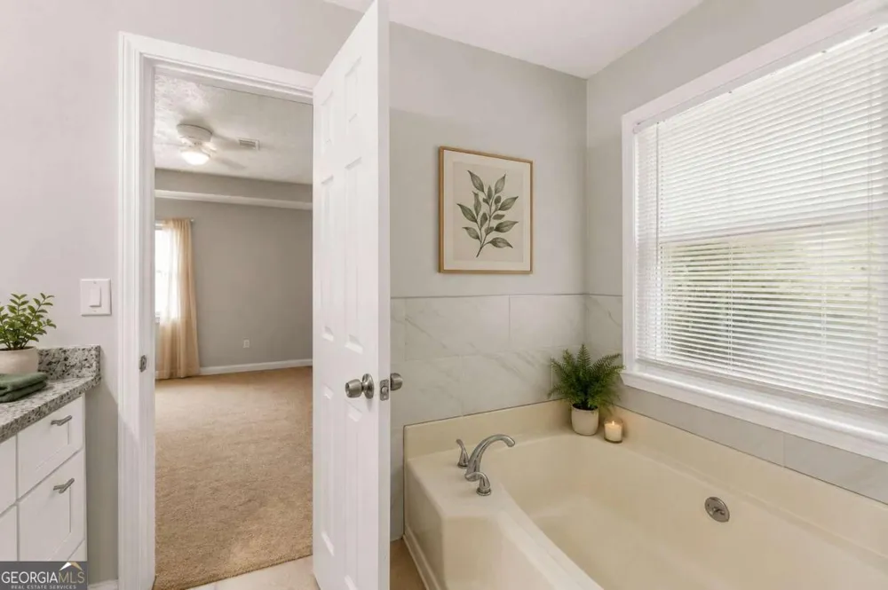 1731 Rose Garden LN Loganville, GA 30052