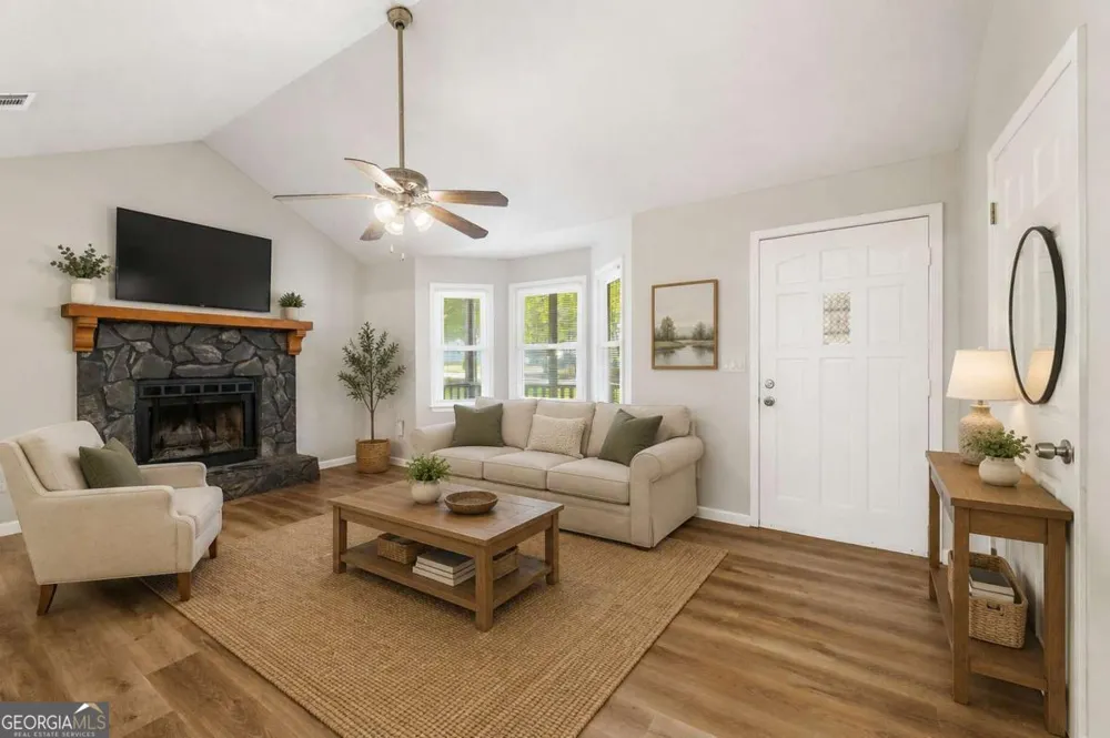 1731 Rose Garden LN Loganville, GA 30052