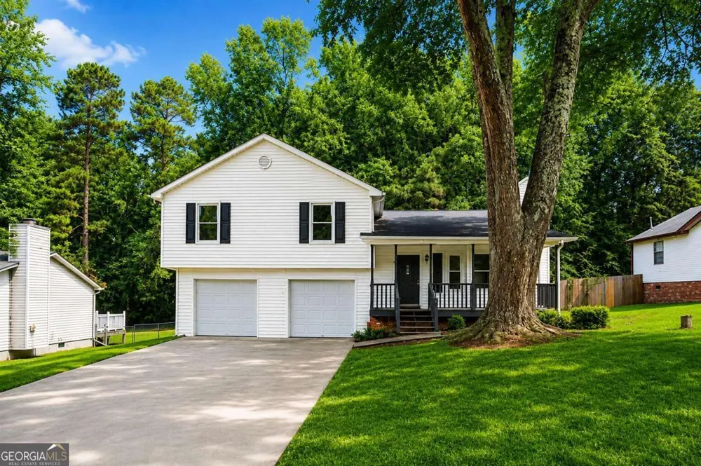 1731 Rose Garden LN Loganville, GA 30052