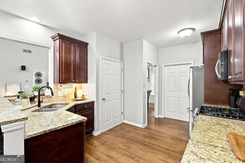 6034 Silver Lace LN NW Acworth, GA 30101