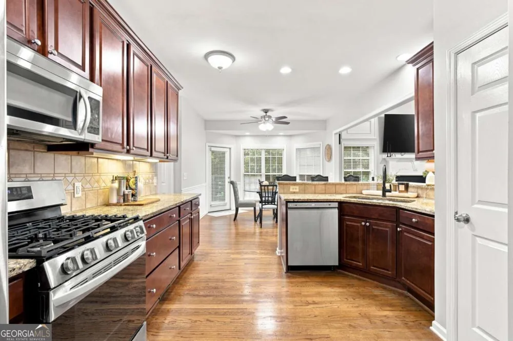 6034 Silver Lace LN NW Acworth, GA 30101