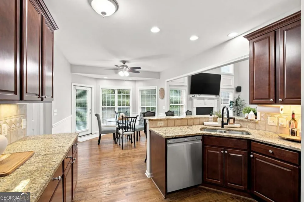 6034 Silver Lace LN NW Acworth, GA 30101