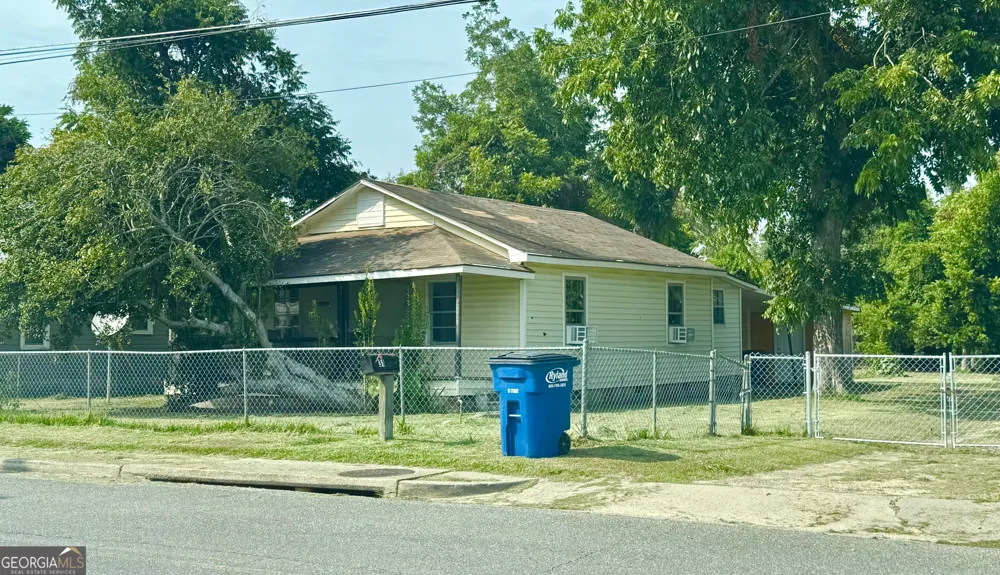 31 Currie ST Hazlehurst, GA 31539