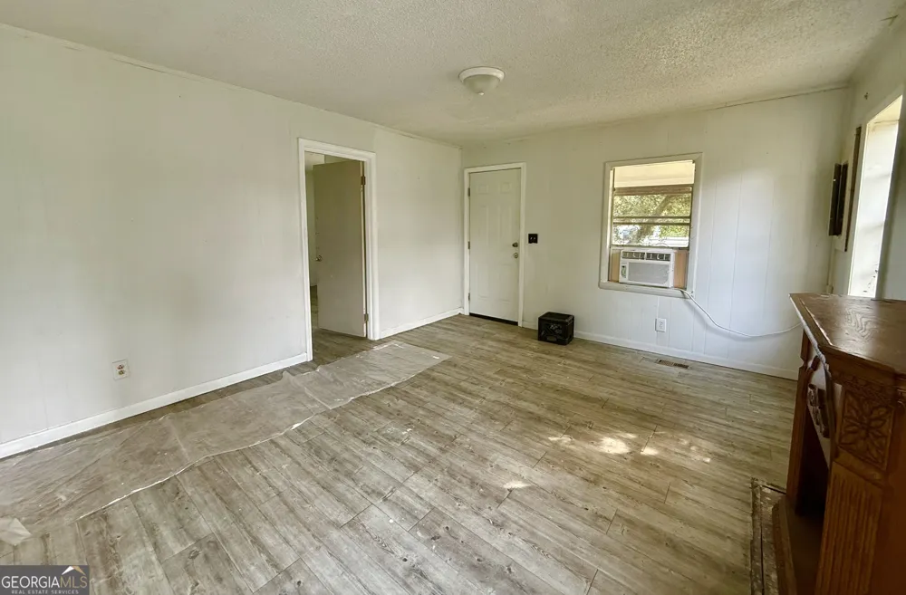 31 Currie ST Hazlehurst, GA 31539