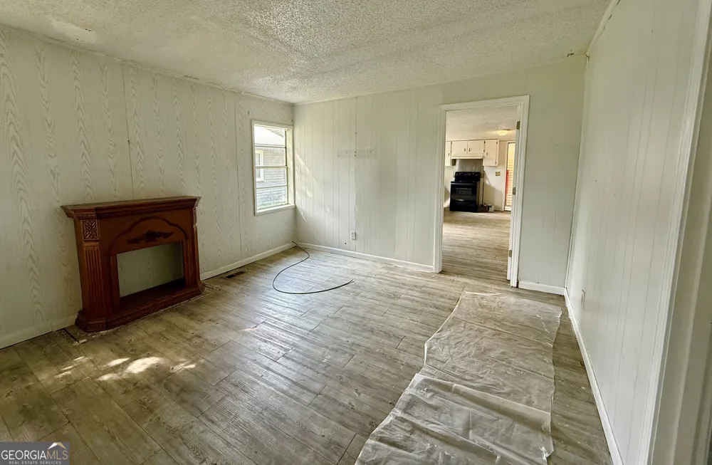 31 Currie ST Hazlehurst, GA 31539