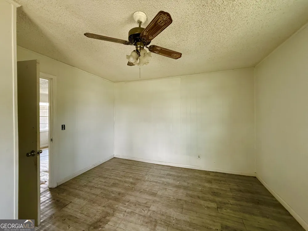 31 Currie ST Hazlehurst, GA 31539