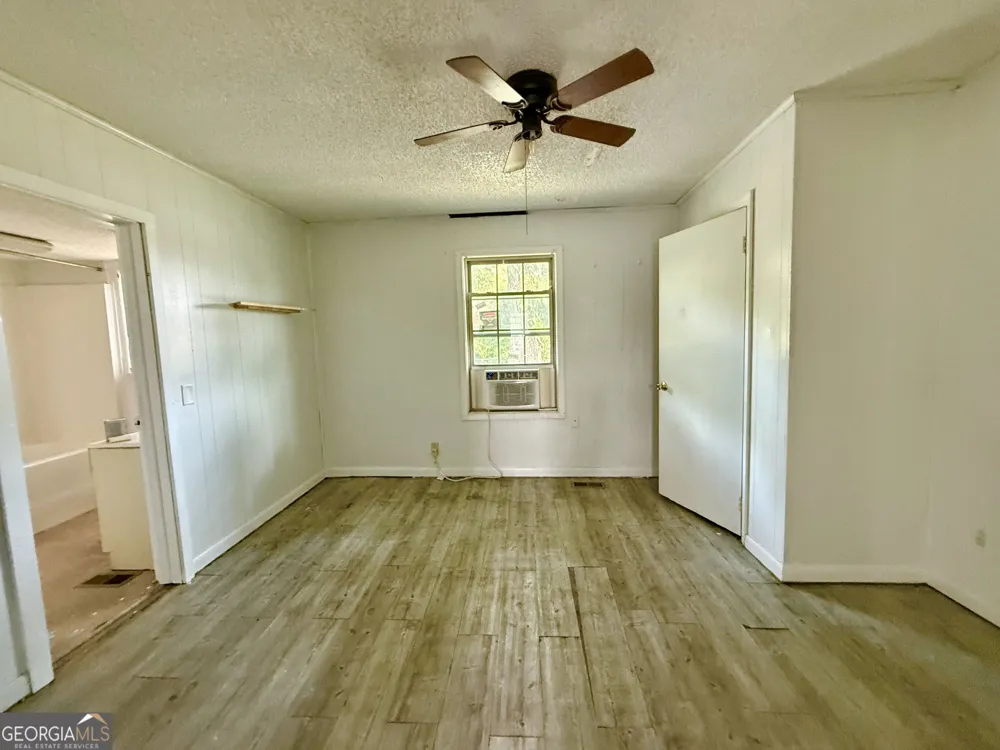 31 Currie ST Hazlehurst, GA 31539