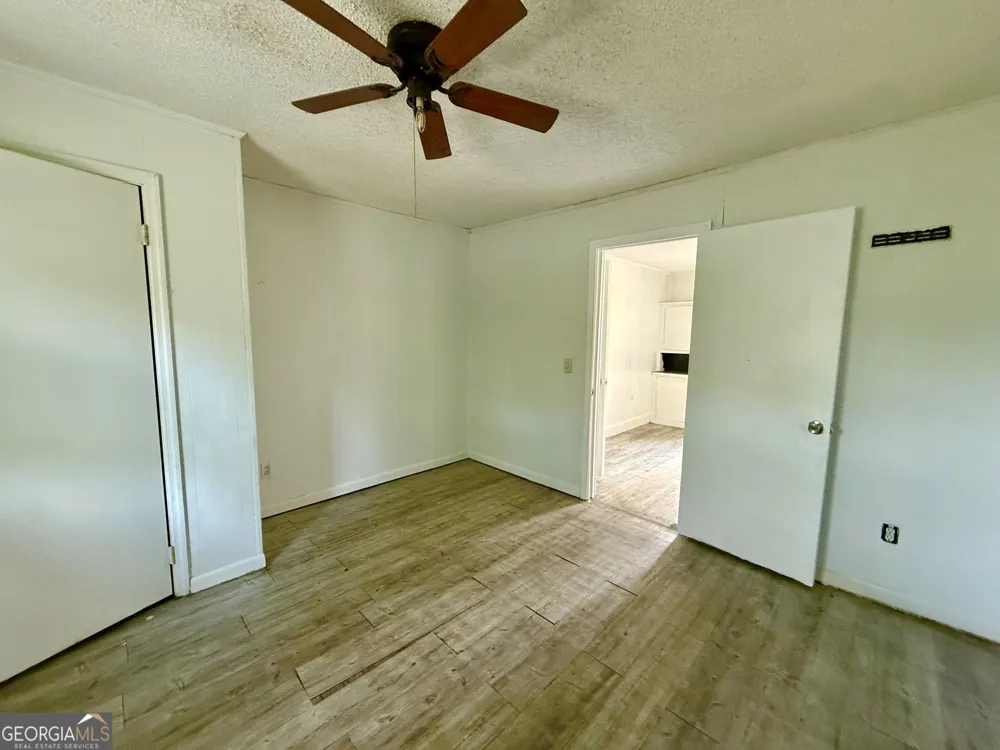 31 Currie ST Hazlehurst, GA 31539