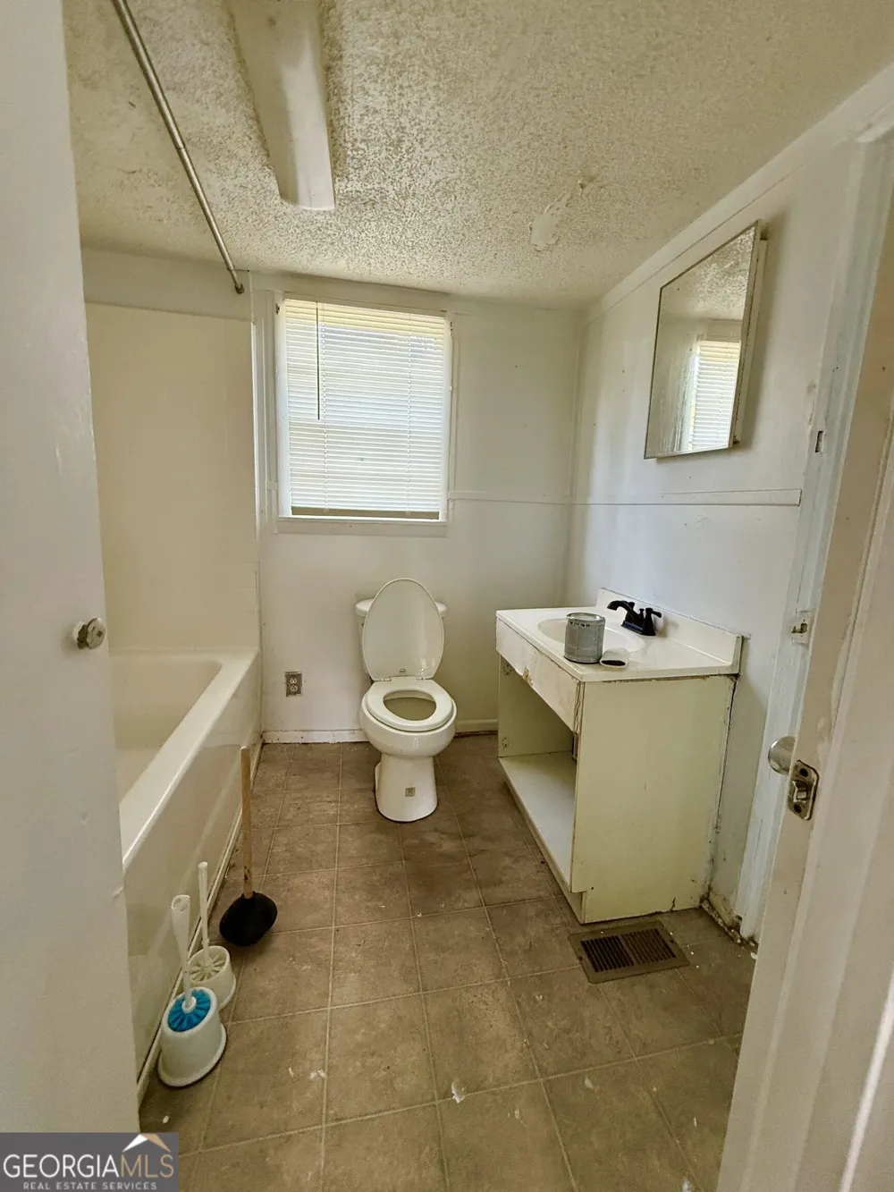 31 Currie ST Hazlehurst, GA 31539