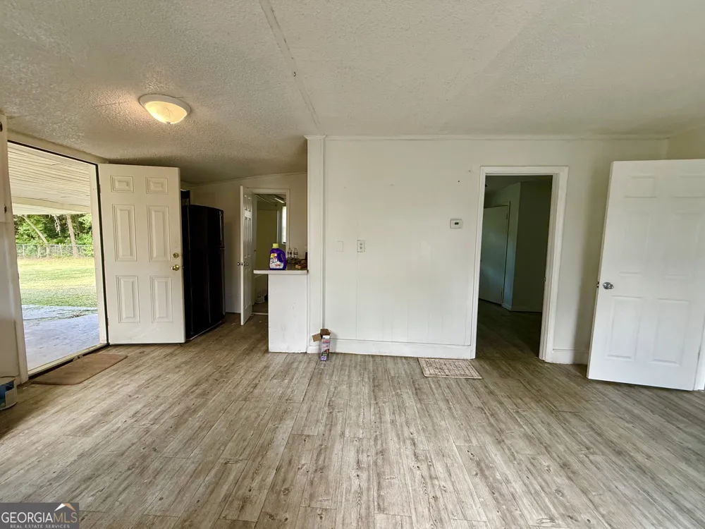 31 Currie ST Hazlehurst, GA 31539