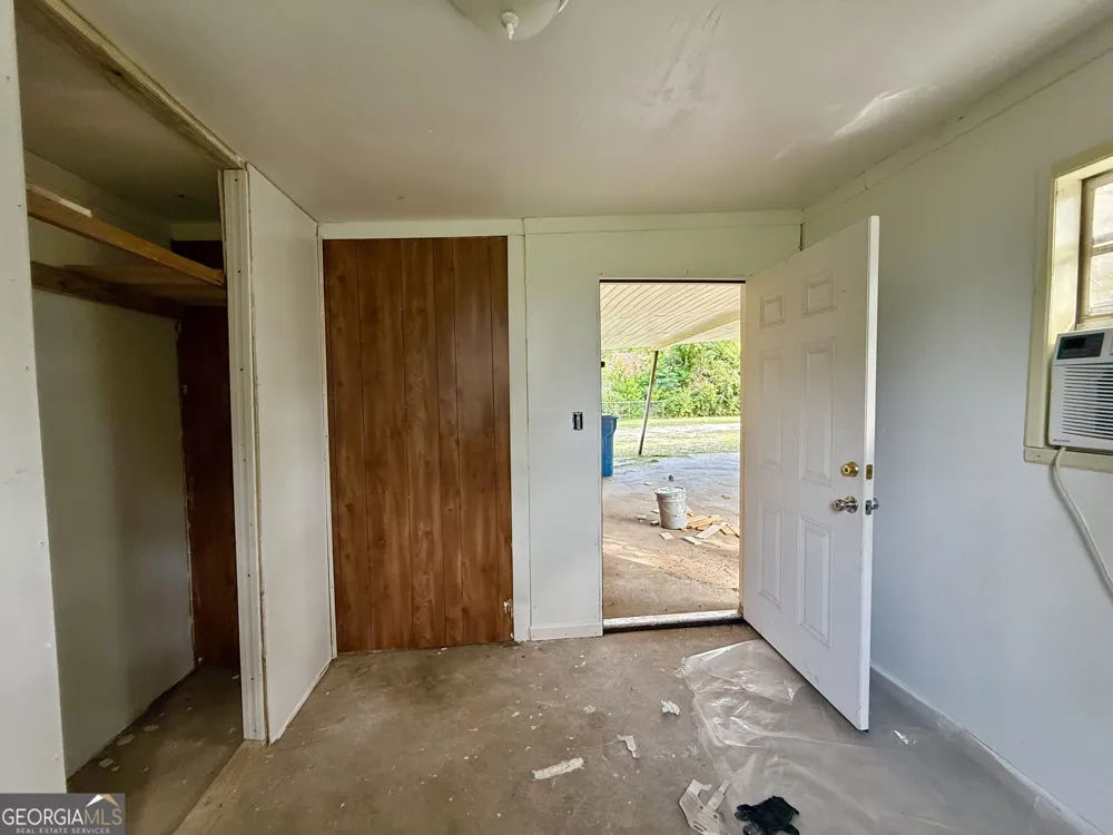 31 Currie ST Hazlehurst, GA 31539