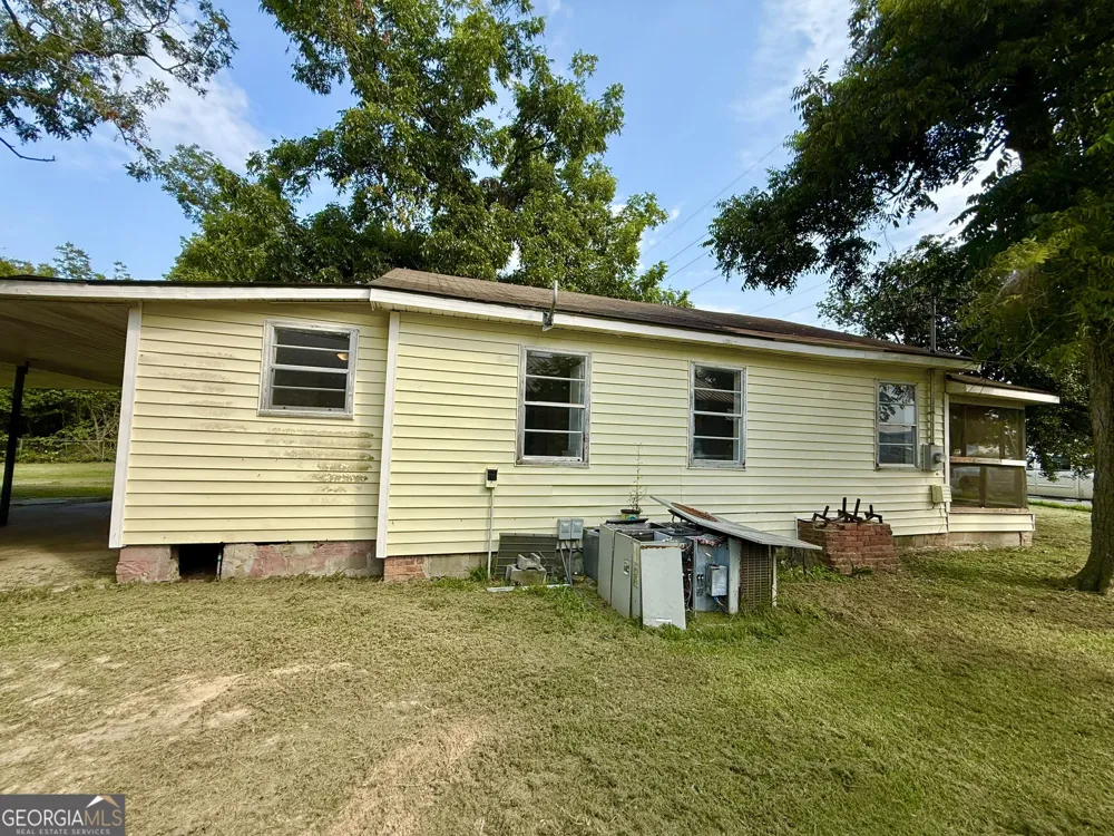 31 Currie ST Hazlehurst, GA 31539