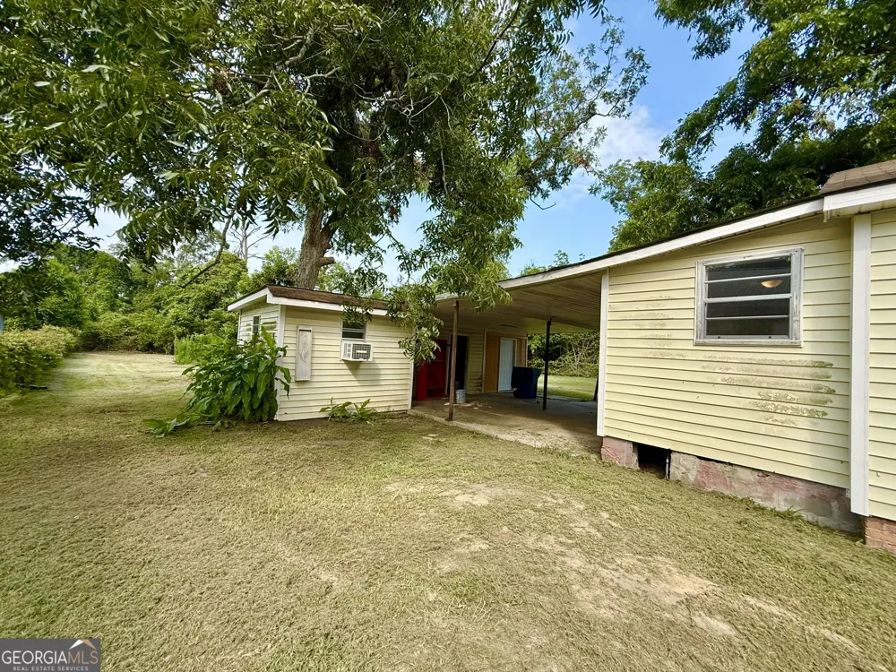 31 Currie ST Hazlehurst, GA 31539